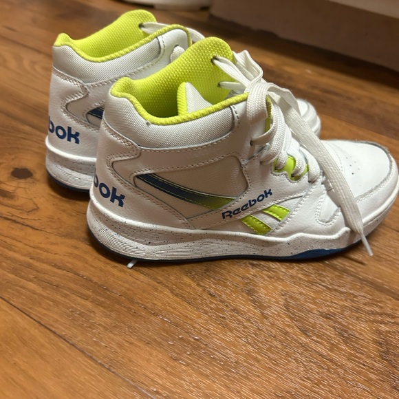 Reebok Kids Sneakers in White and Neon Yellow - Picture 2 of 5